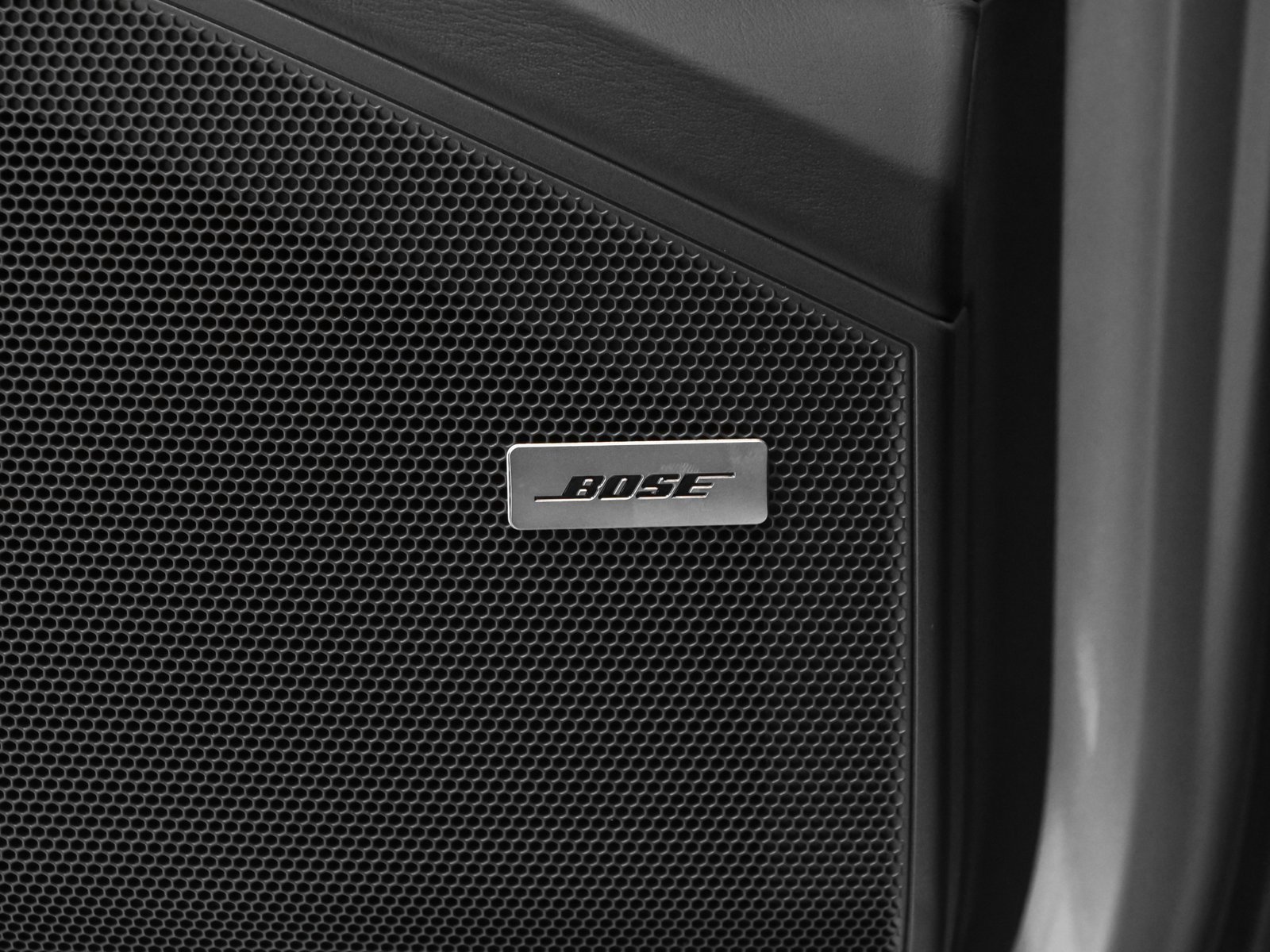 Used 2025 Porsche Cayenne Coupe image 45