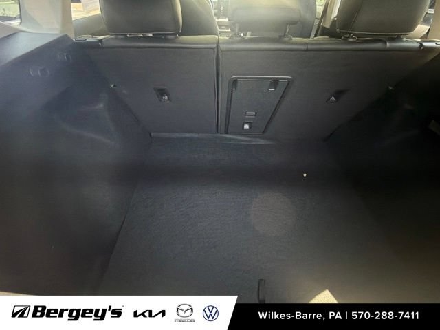 Certified 2025 Volkswagen Taos SE AWD/4WD image 16