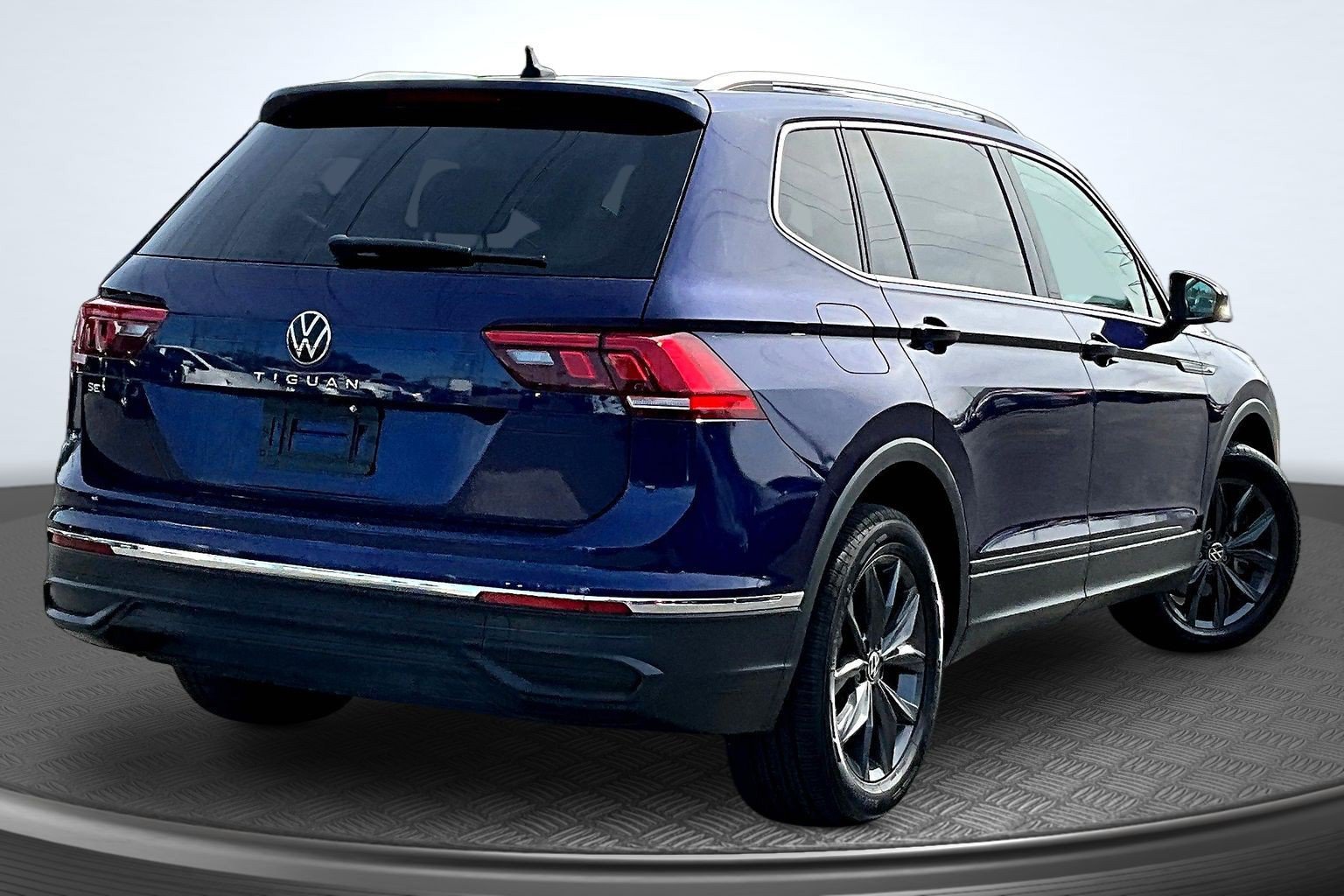Used 2022 Volkswagen Tiguan SE FWD image 5