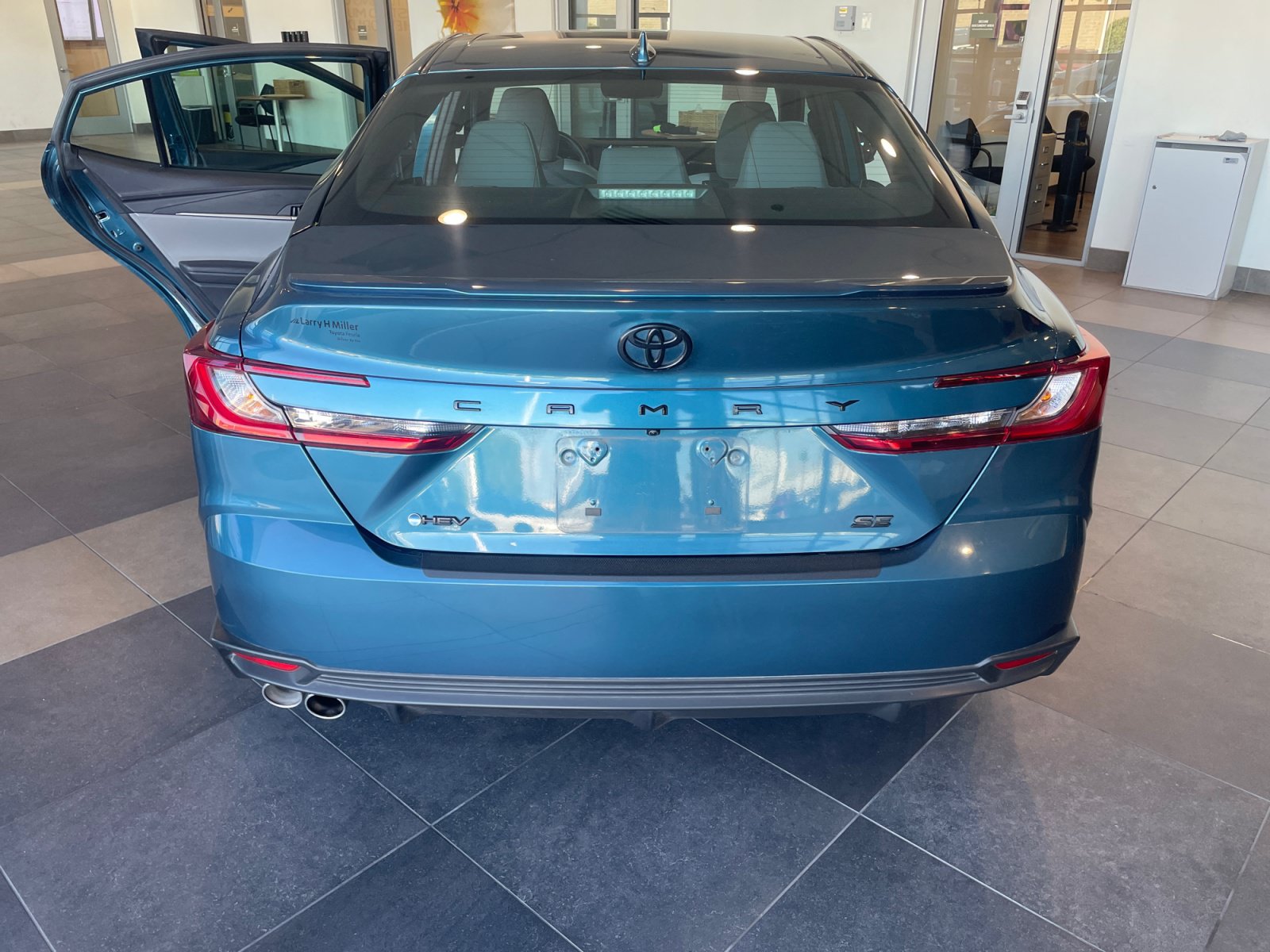 Used 2025 Toyota Camry SE w/ Convenience Package FWD image 22