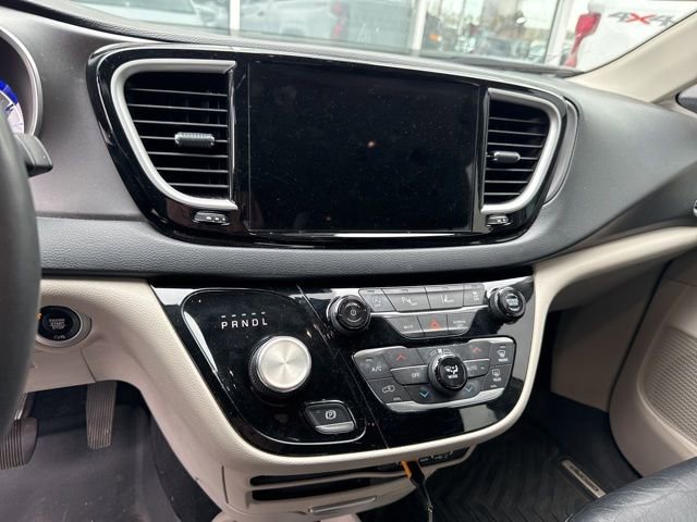 Used 2022 Chrysler Pacifica Touring-L image 14