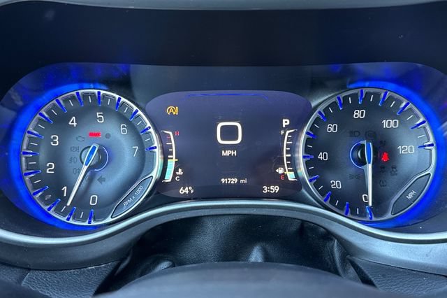 Used 2022 Chrysler Pacifica Touring-L FWD image 41