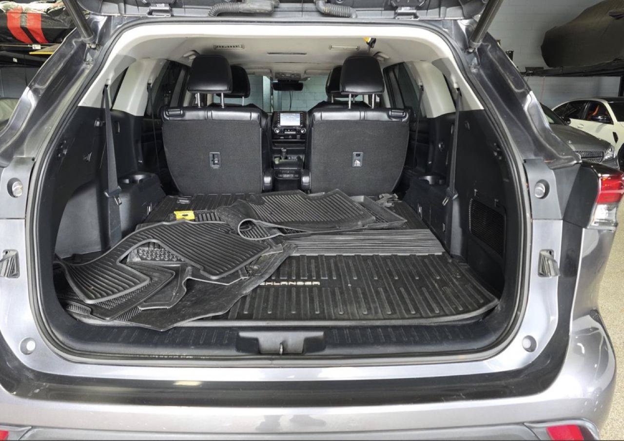 Used 2022 Toyota Highlander XLE AWD/4WD image 19