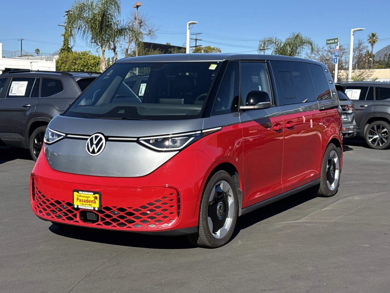 Used 2025 Volkswagen ID. Buzz Pro S image 3