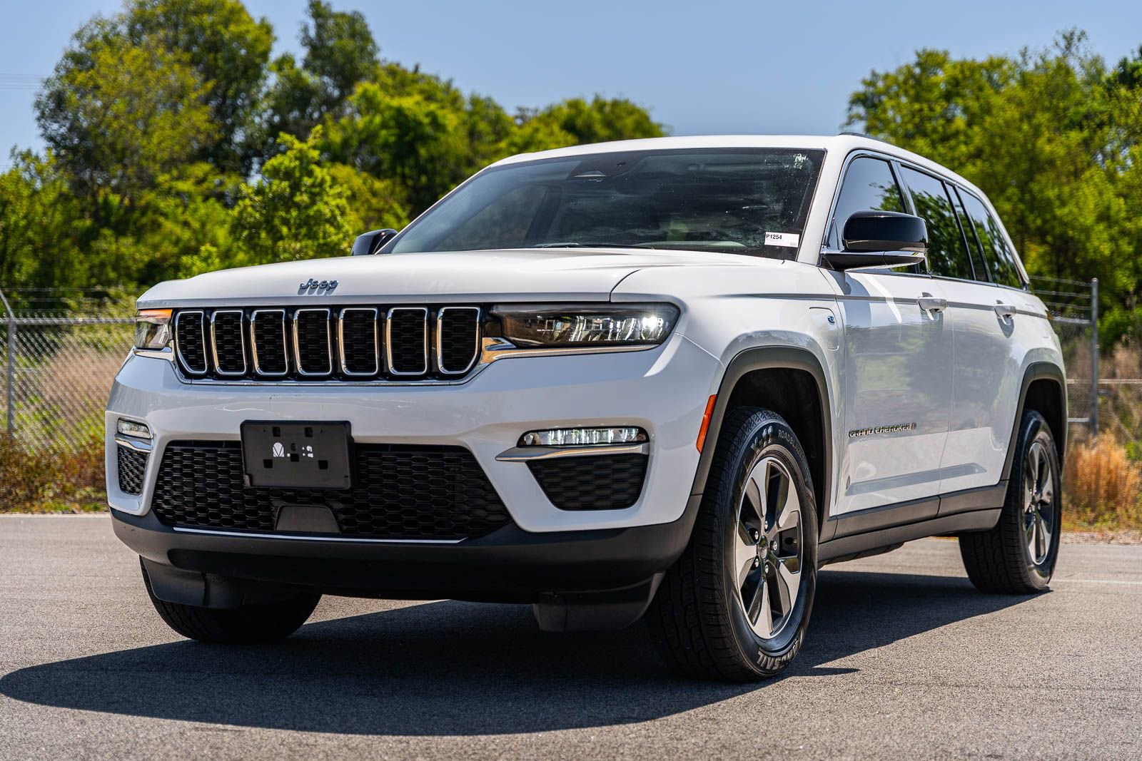 Used 2023 Jeep Grand Cherokee 4WD 4xe image 3