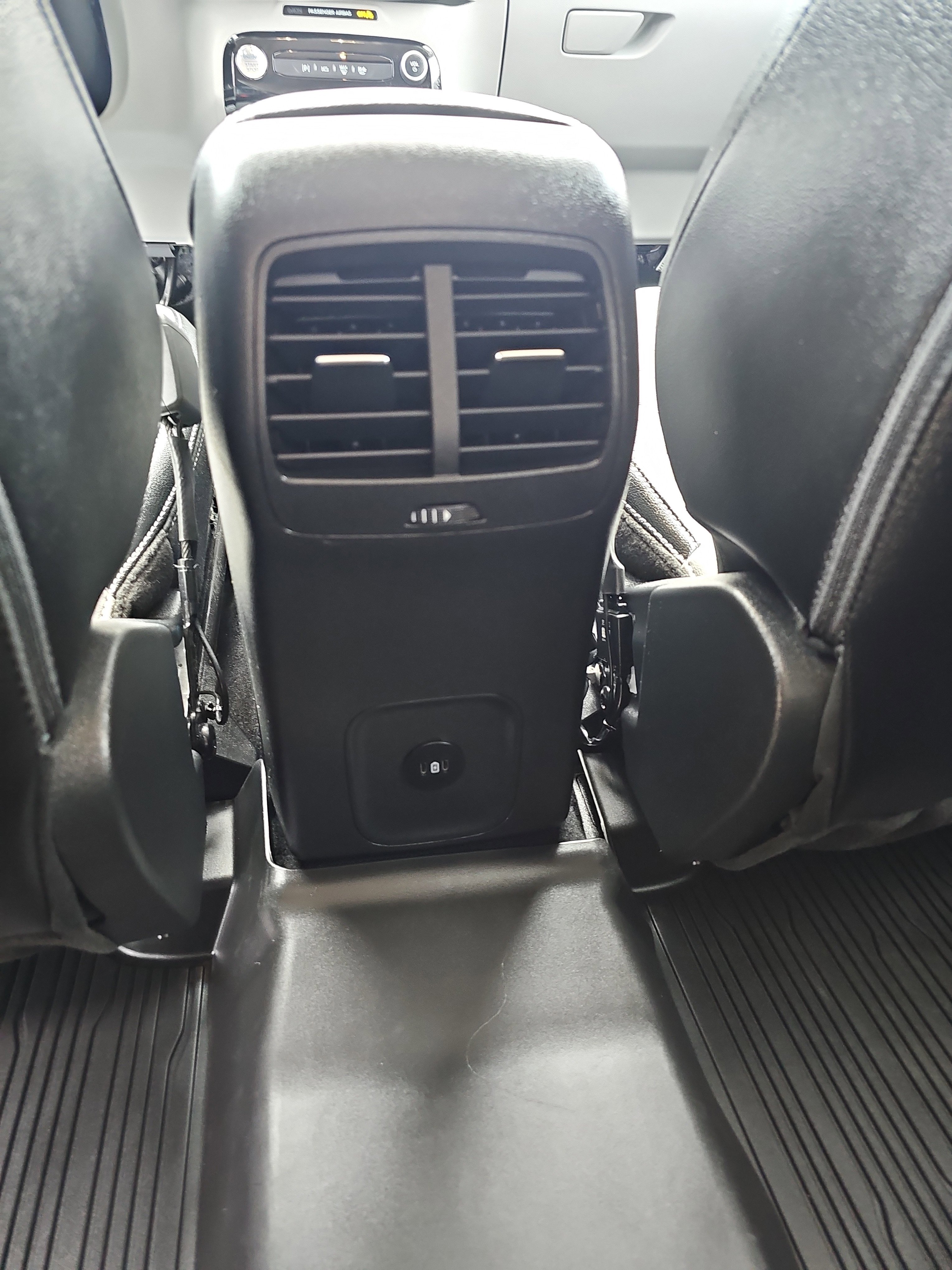 Certified 2024 Ford Escape SE w/ PHEV Premium Package image 17