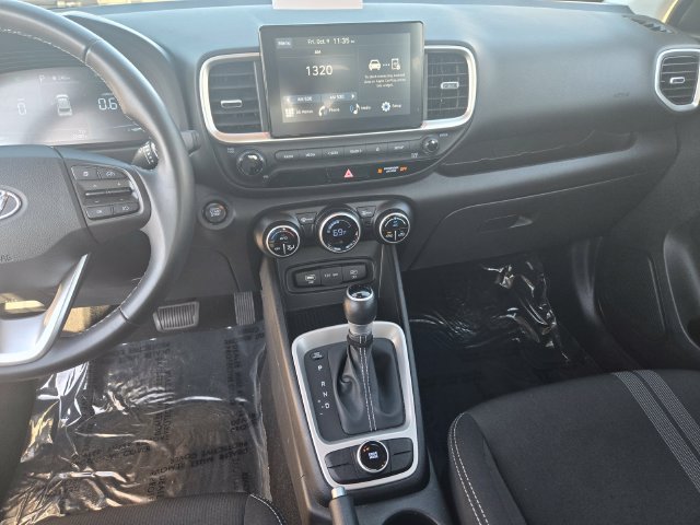 Used 2025 Hyundai Venue SEL FWD image 17