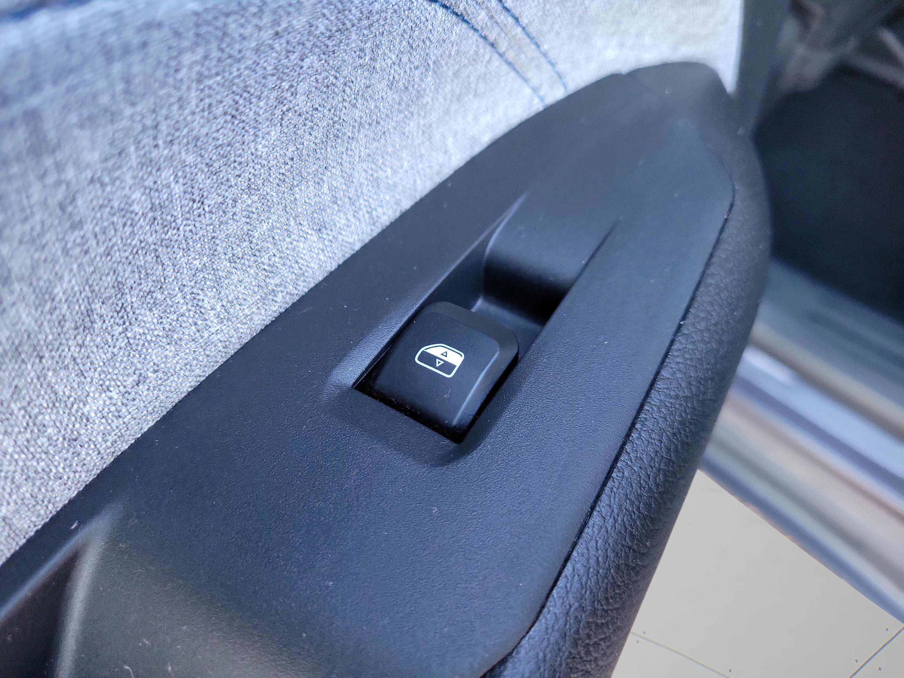 Used 2024 Jeep Compass Latitude image 35