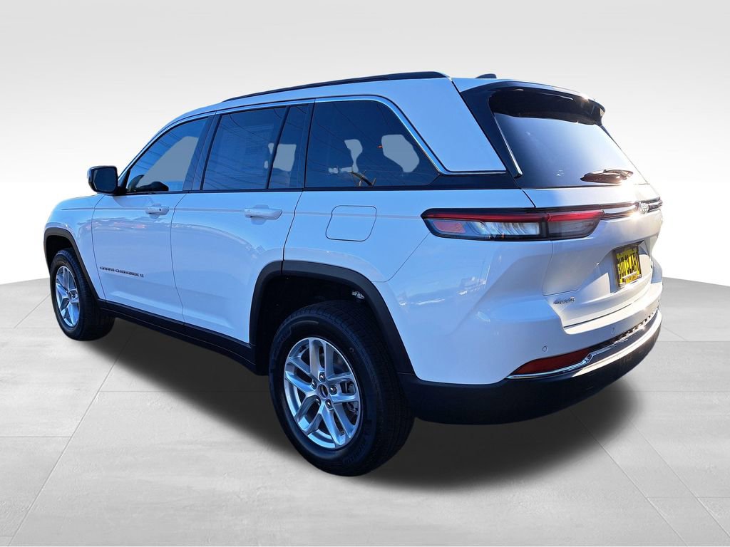 New 2026 Jeep Grand Cherokee Laredo image 3