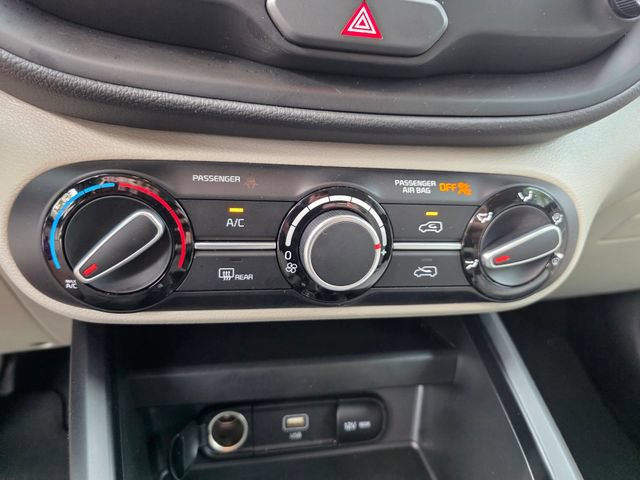 Certified 2025 Kia Soul LX w/ LX Technology Package FWD image 22