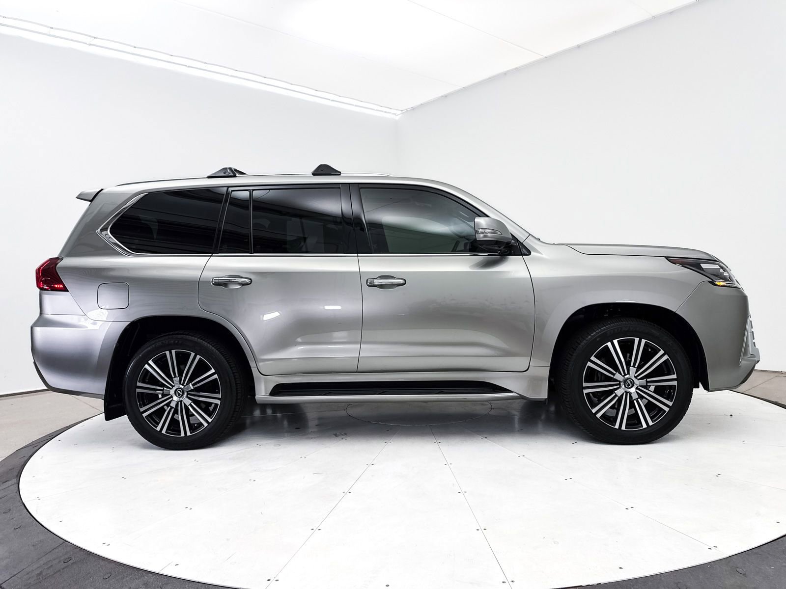 Used 2018 Lexus LX 570 4WD w/ Luxury Package image 43