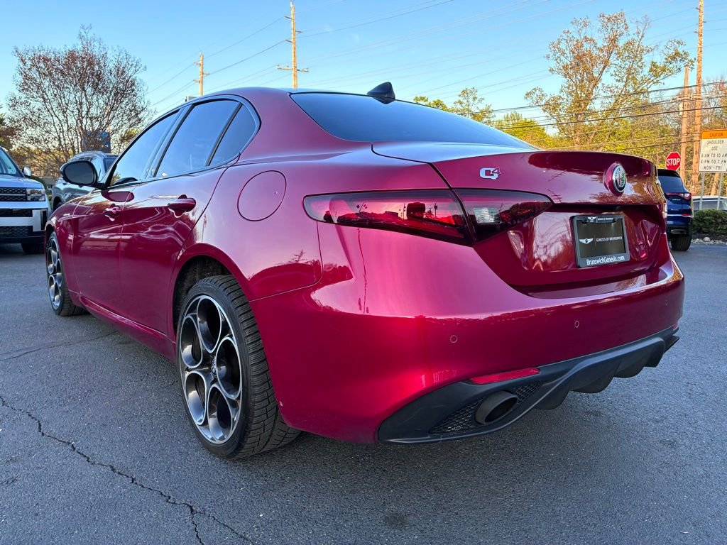 Used 2022 Alfa Romeo Giulia Veloce AWD/4WD image 5