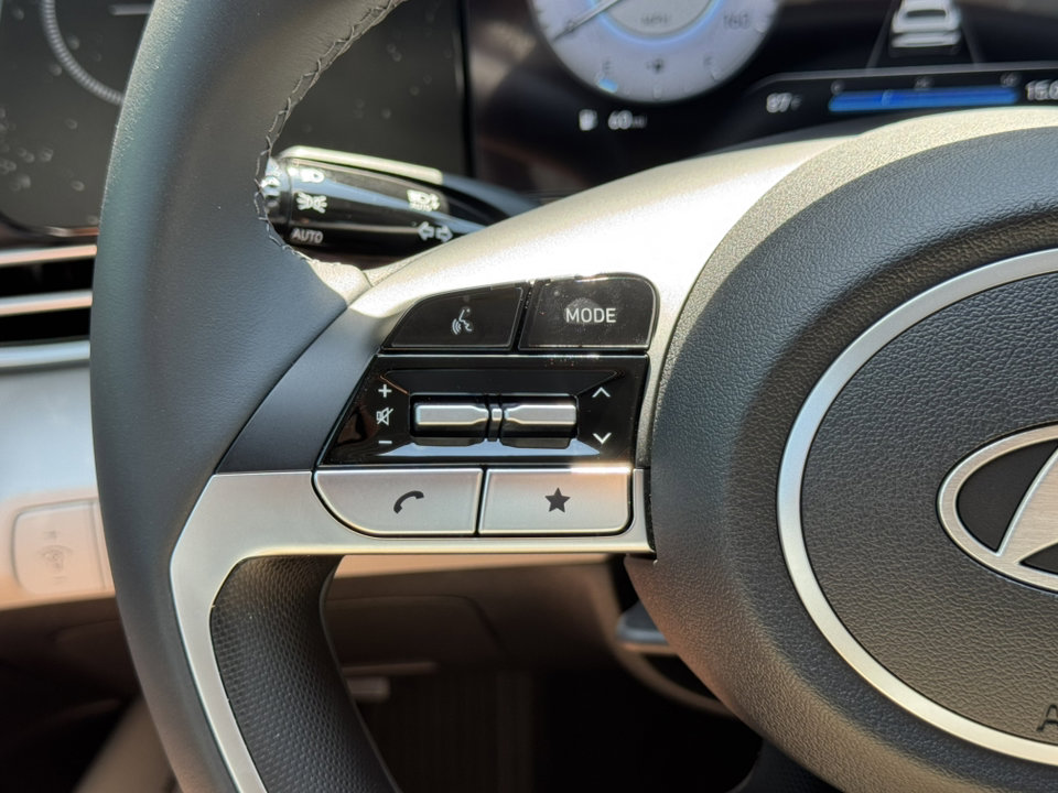 New 2025 Hyundai Elantra Limited w/ Cargo Package image 17