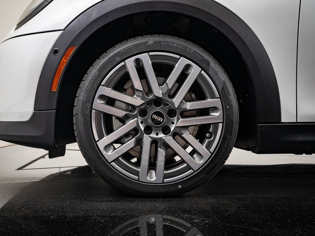 Certified 2025 MINI Cooper 2-Door Hardtop image 15