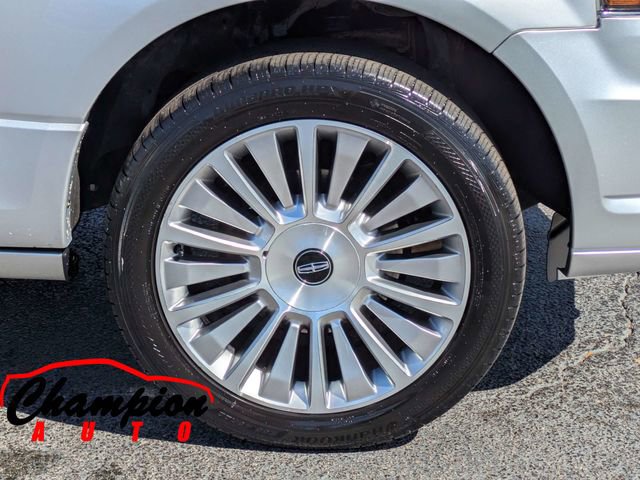 Used 2017 Lincoln Navigator Select image 12