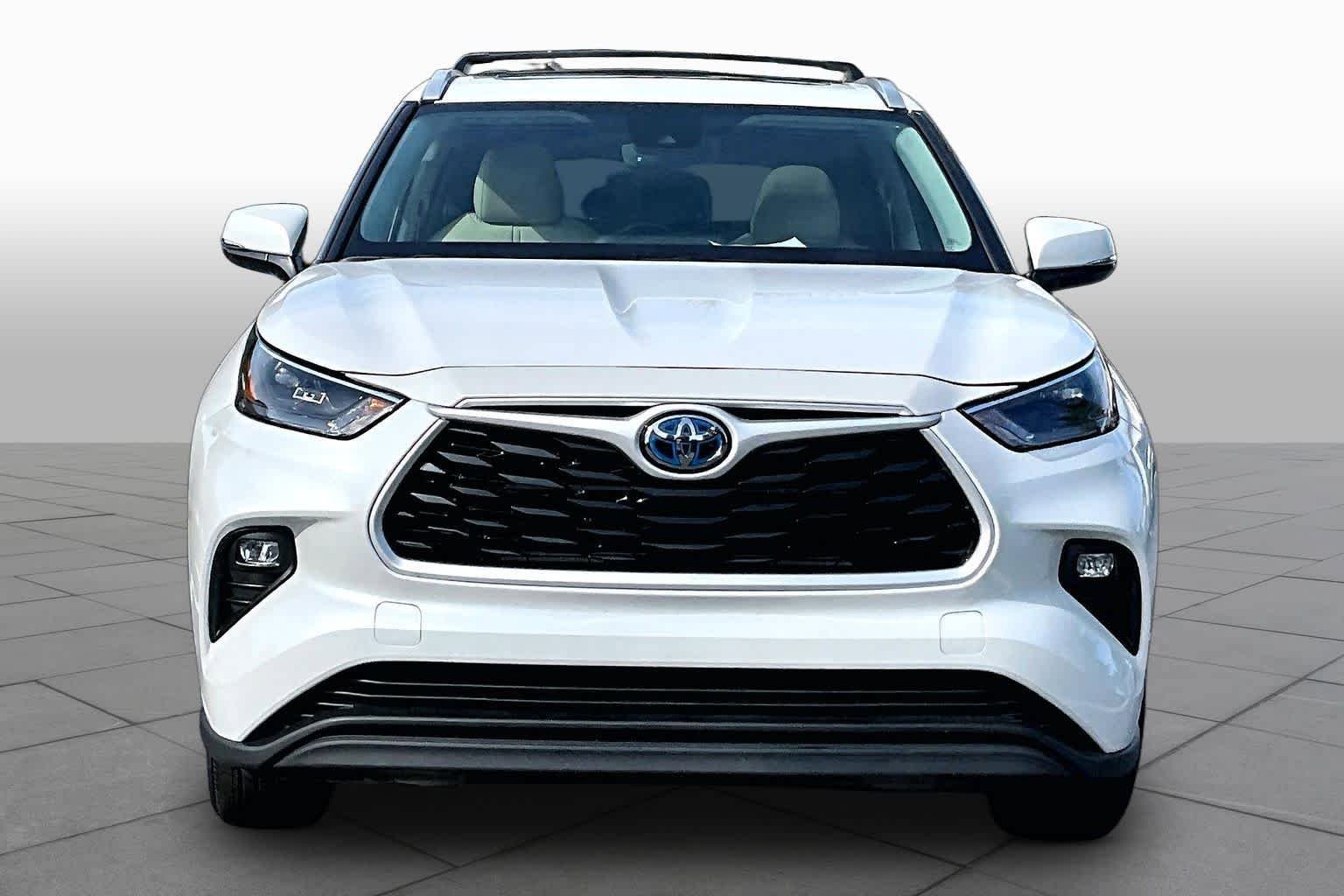Used 2024 Toyota Highlander XLE FWD image 4