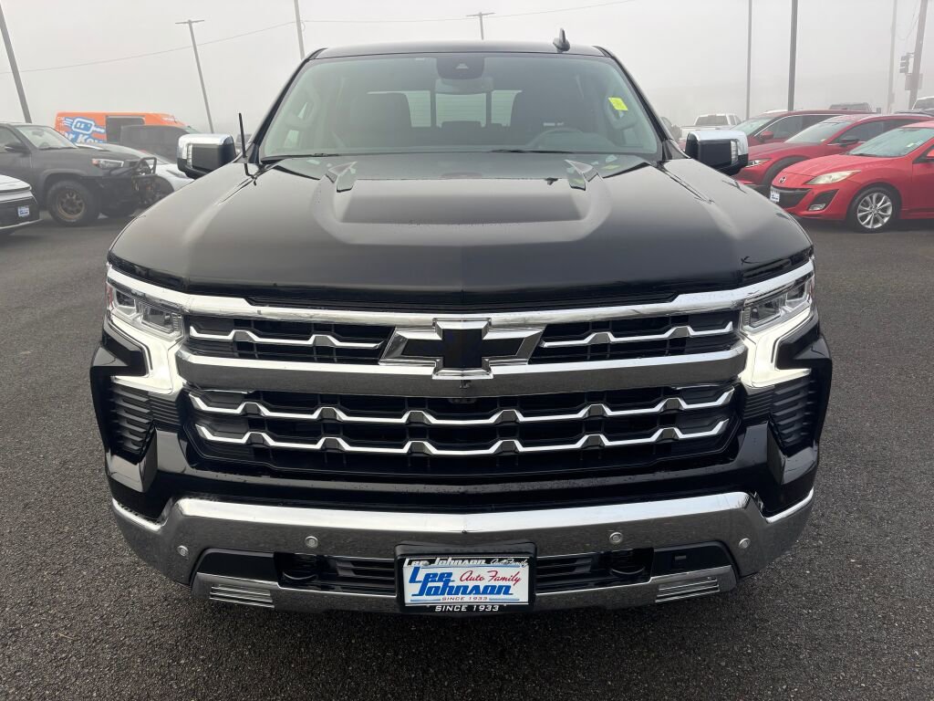 Used 2023 Chevrolet Silverado 1500 LTZ image 2
