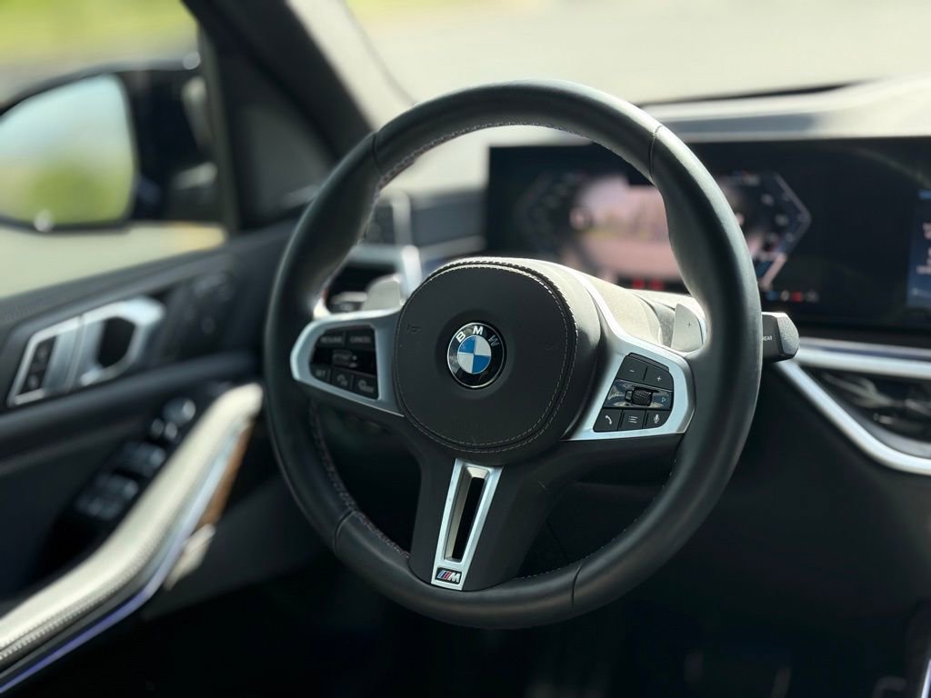 Used 2024 BMW X7 M60i image 13