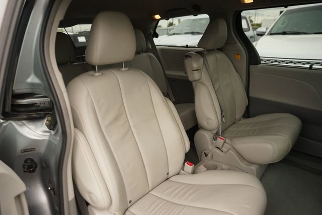 Used 2013 Toyota Sienna XLE w/ Entertainment Pkg FWD image 18