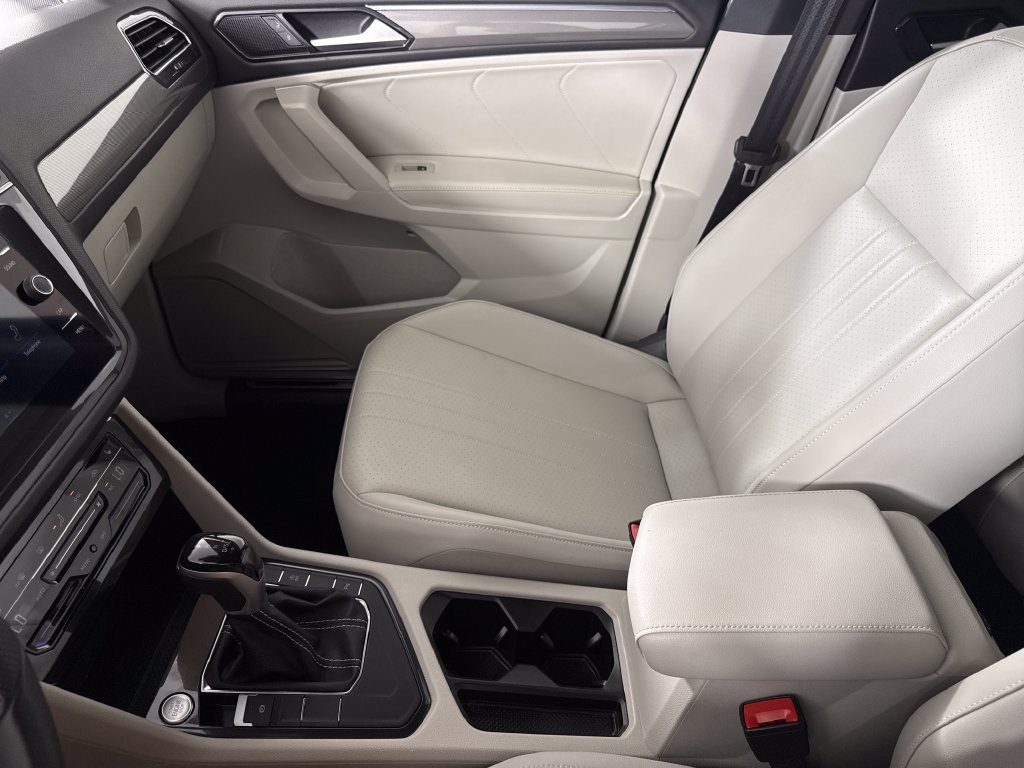 Used 2024 Volkswagen Tiguan SE R-Line FWD image 20