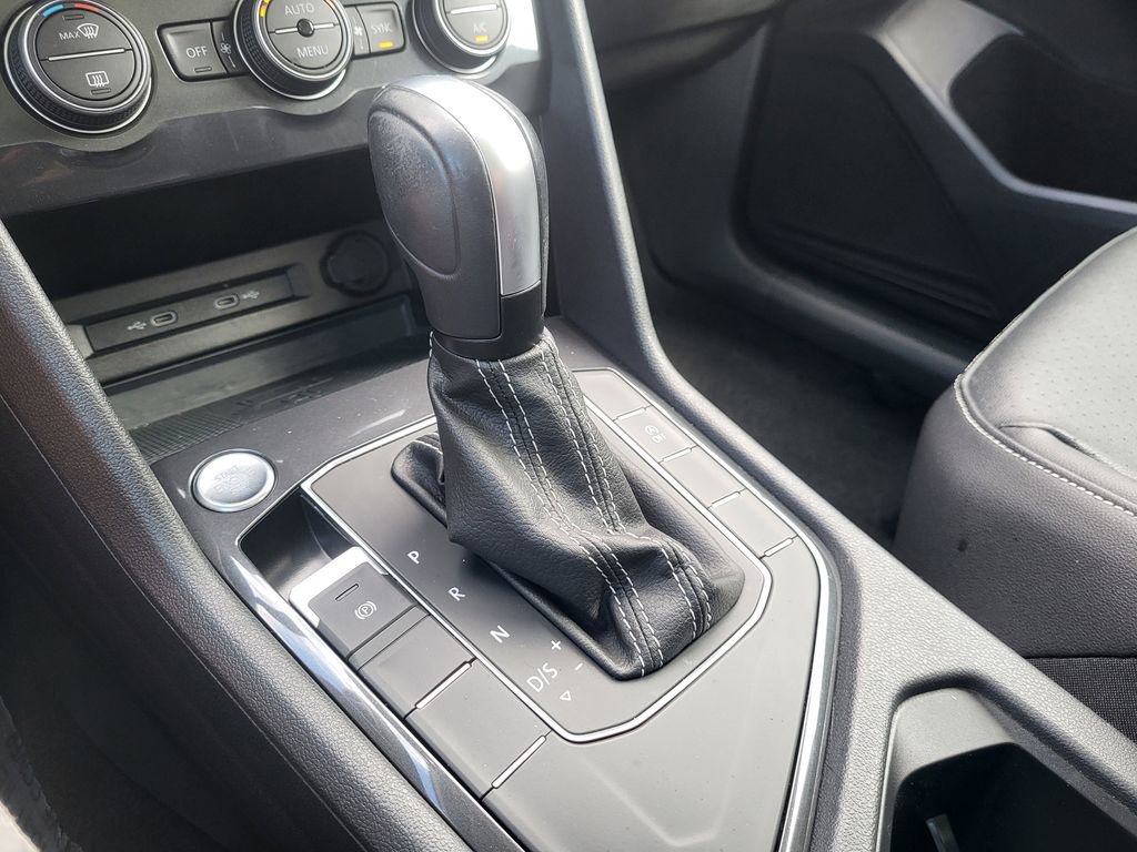 Used 2021 Volkswagen Tiguan SE w/ Panoramic Sunroof Package image 13