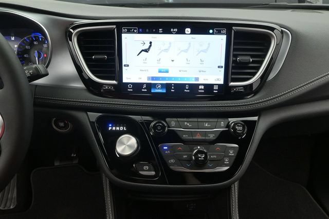 Used 2026 Chrysler Pacifica Limited FWD image 7
