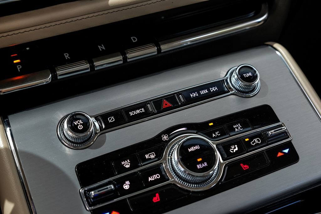 Used 2023 Lincoln Aviator AWD w/ Premium Package image 25