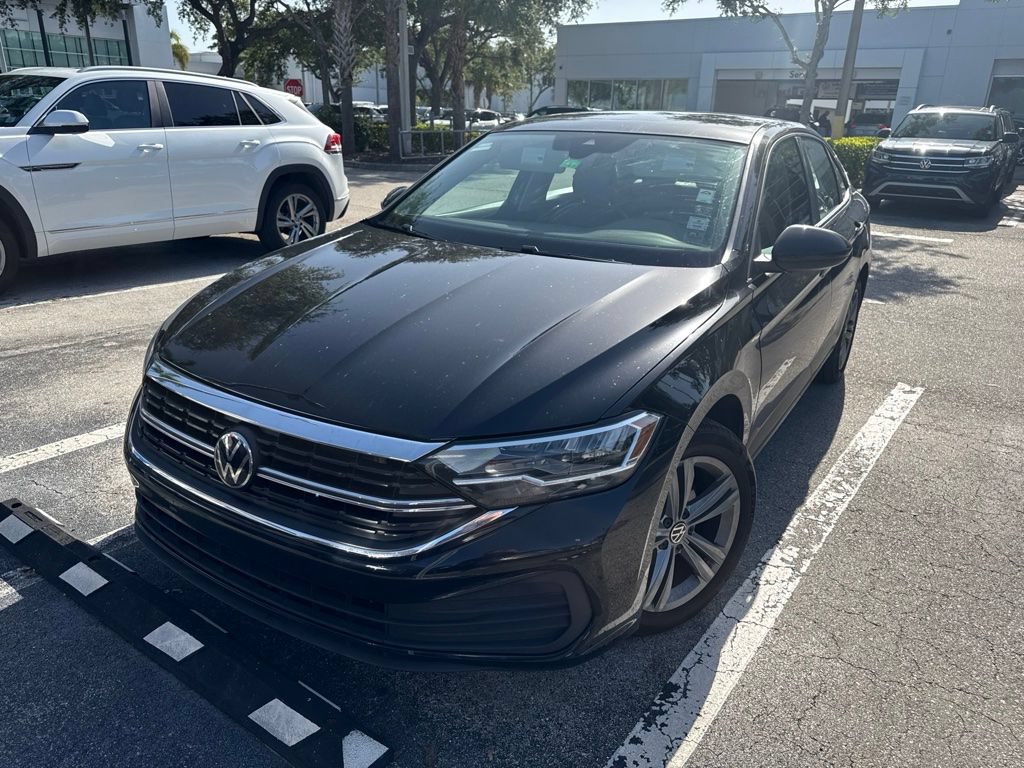 Used 2024 Volkswagen Jetta SE w/ Panoramic Sunroof Package FWD image 1