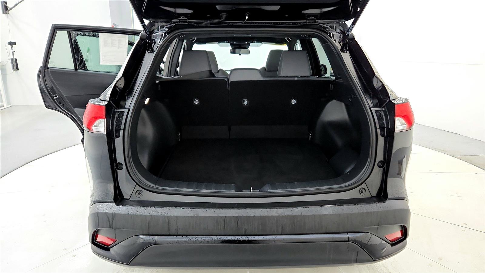 Certified 2024 Toyota Corolla Cross SE w/ Moonroof Package image 20