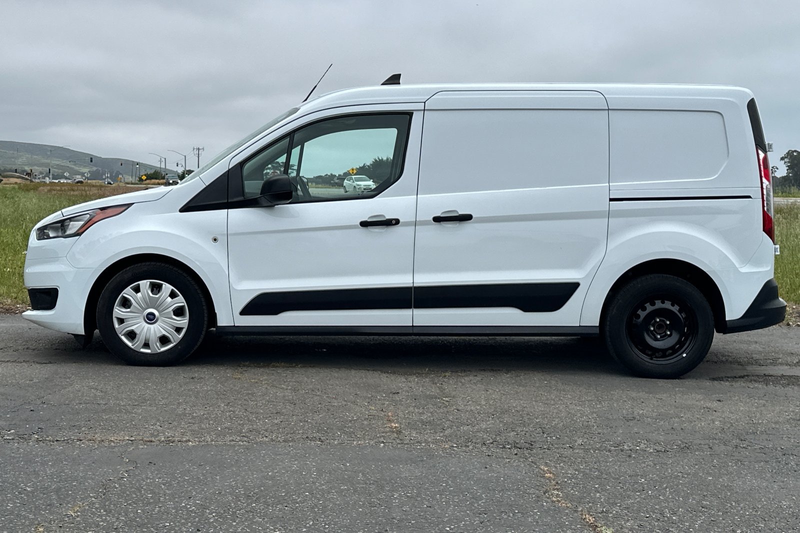 Used 2023 Ford Transit Connect XLT FWD image 2