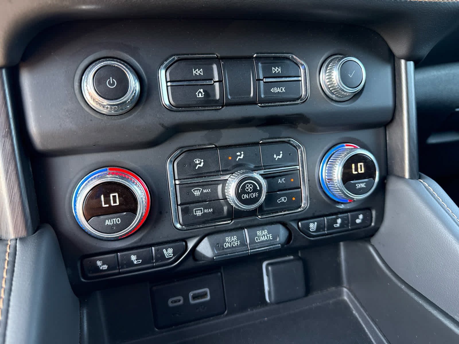 Certified 2023 GMC Yukon AT4 w/ Max Trailering Package AWD/4WD image 19