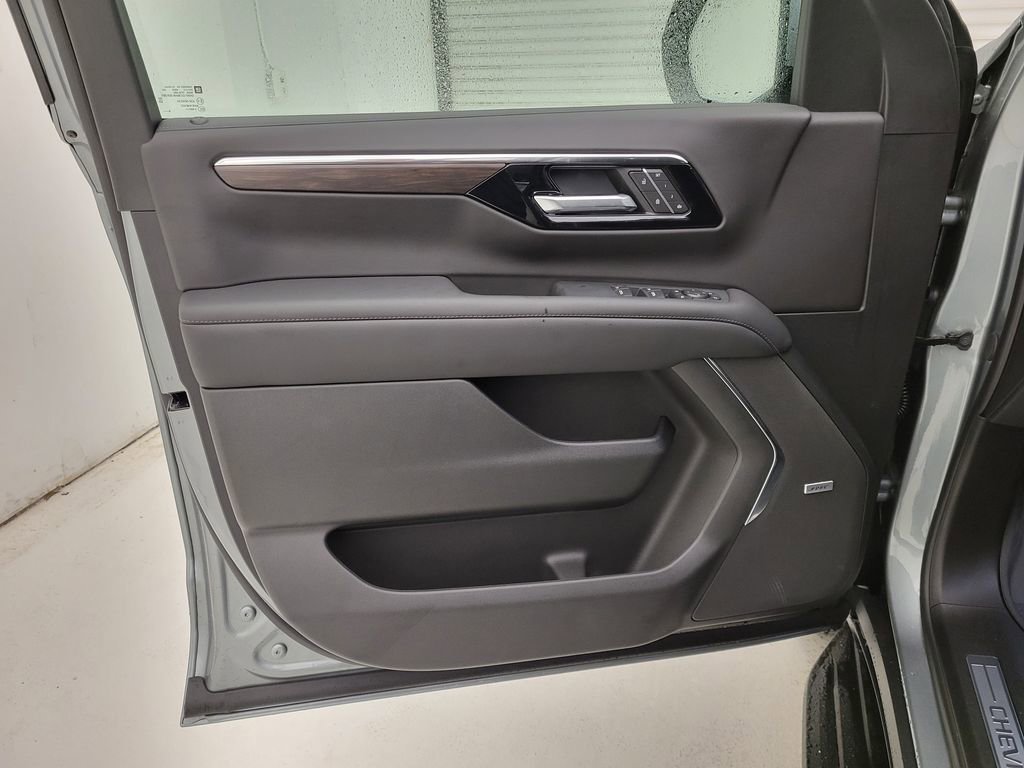 New 2026 Chevrolet Suburban LT w/ Comfort Package image 33