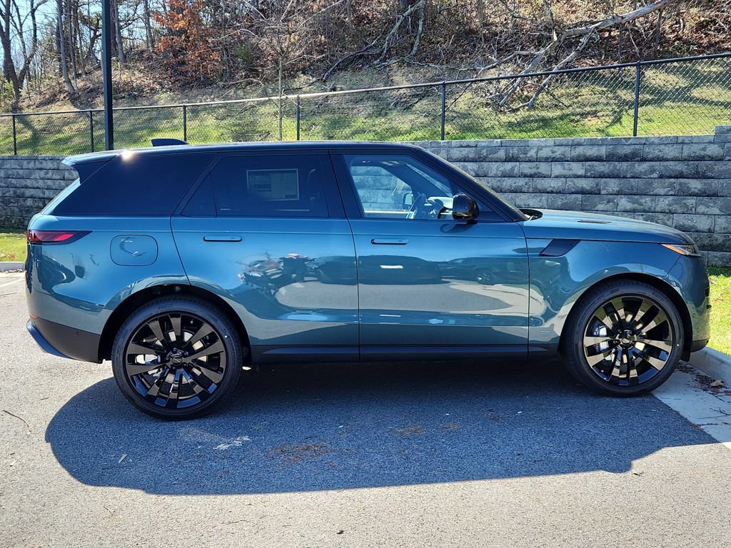 Used 2026 Land Rover Range Rover Sport SE AWD/4WD image 11