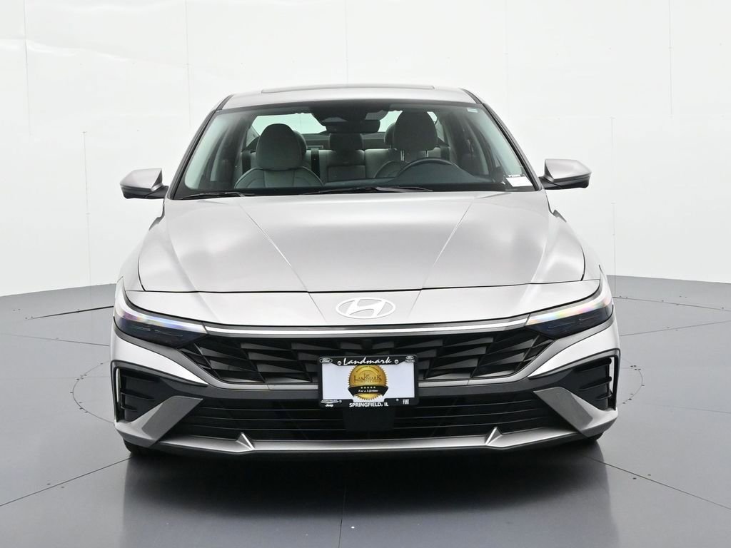 Used 2024 Hyundai Elantra Limited image 3