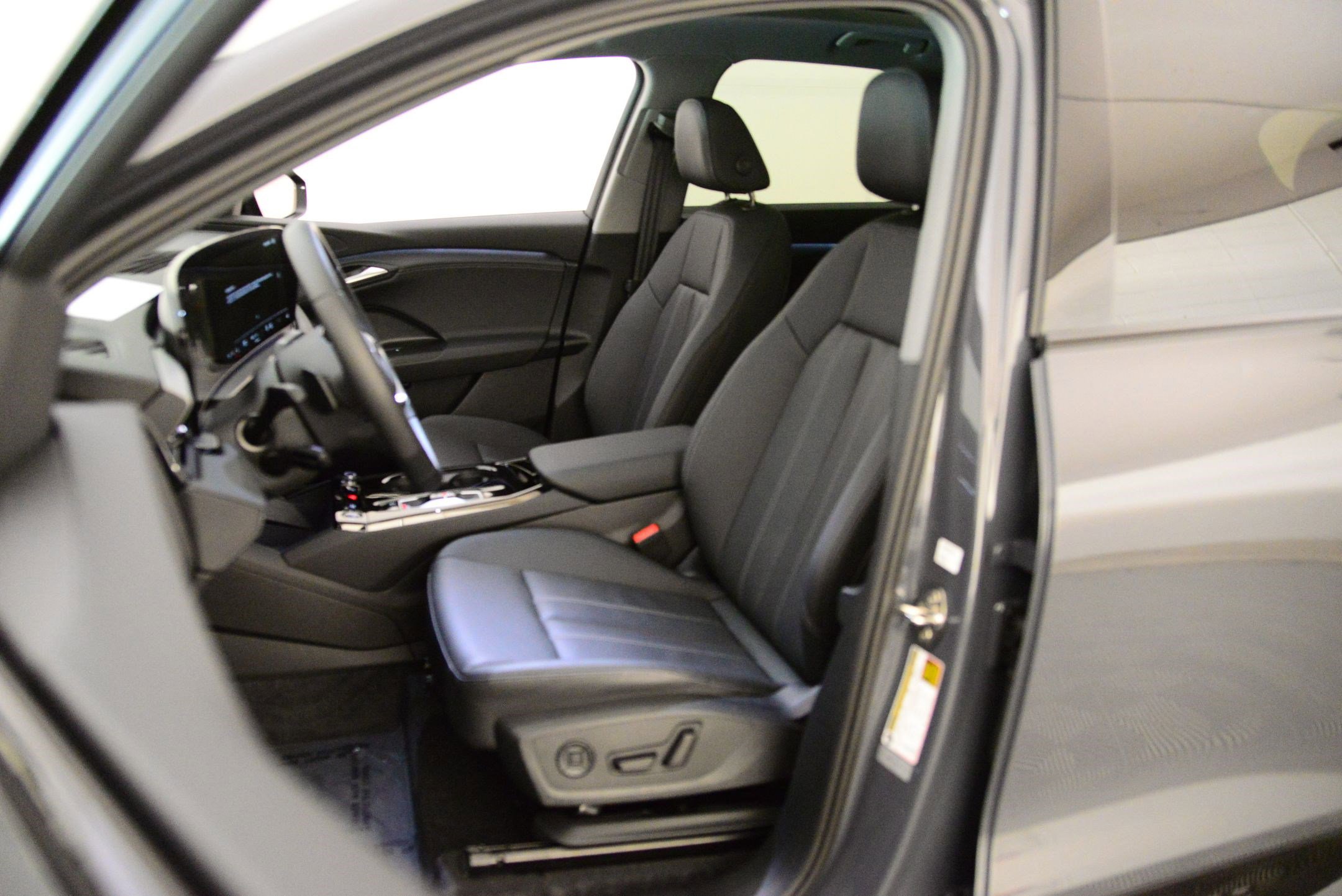 Certified 2025 Audi Q6 e-tron Premium w/ Convenience Package image 4