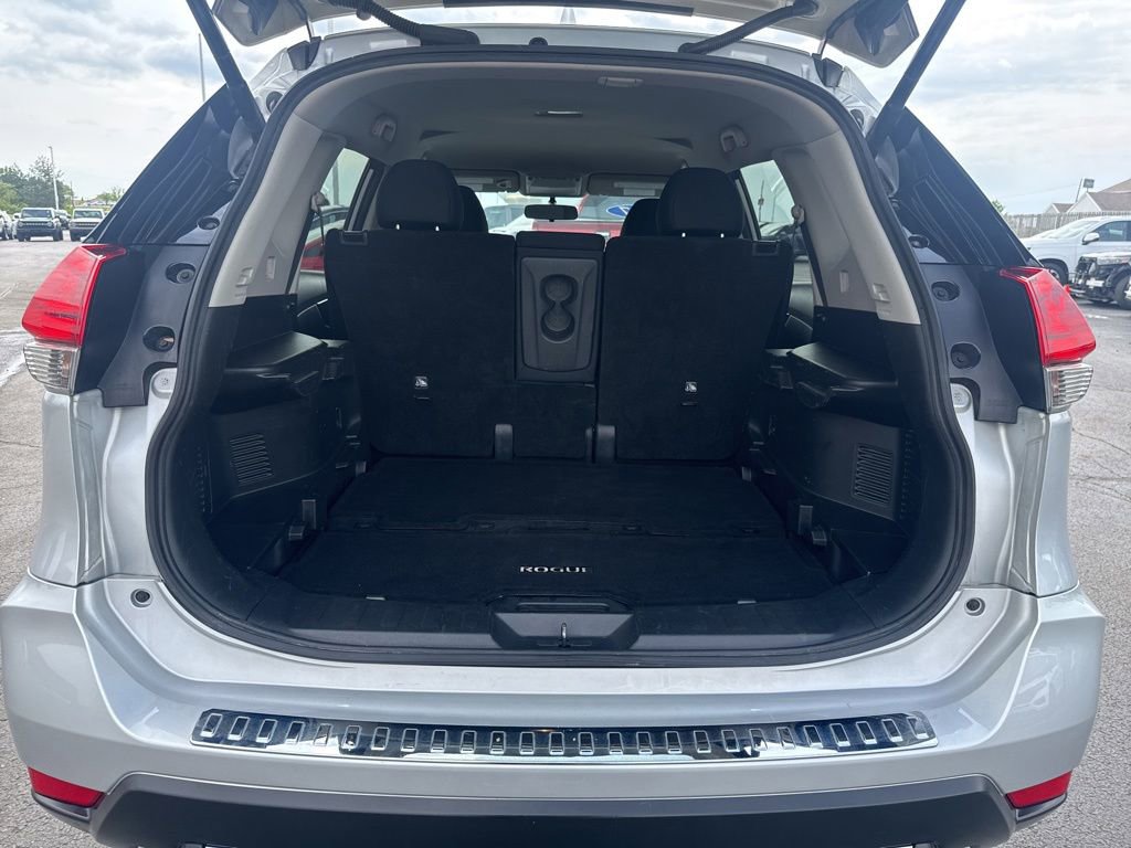 Used 2017 Nissan Rogue SV w/ SV Premium Package AWD/4WD image 42