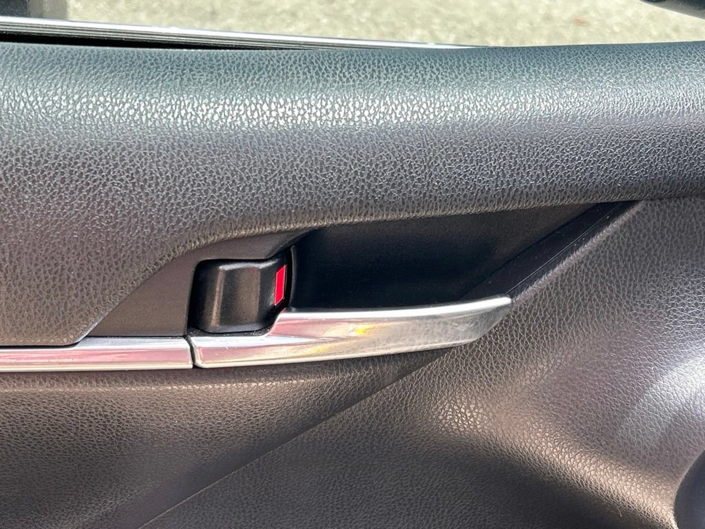 Used 2022 Toyota Camry SE FWD image 10