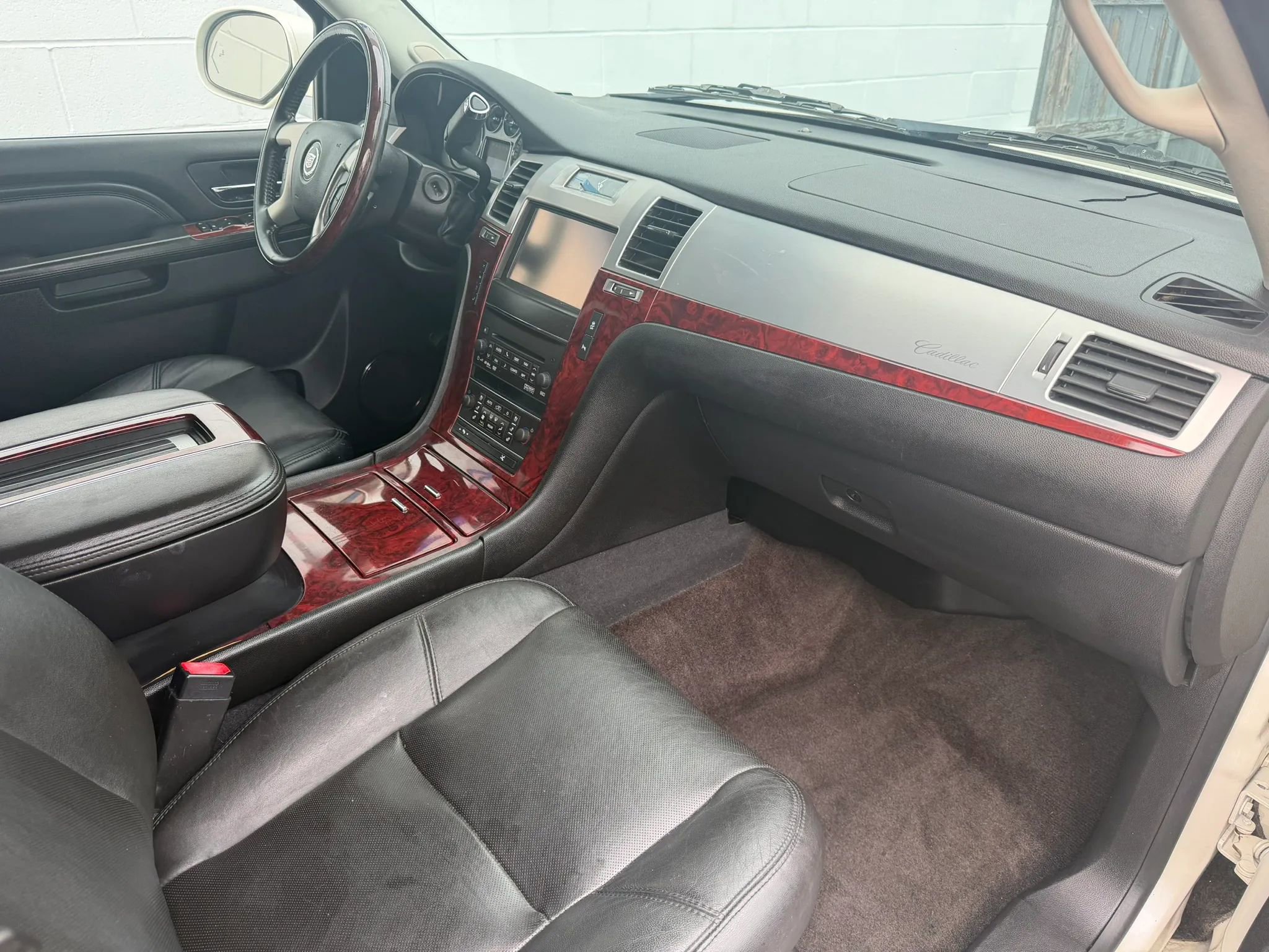 Used 2014 Cadillac Escalade ESV Premium AWD/4WD image 17