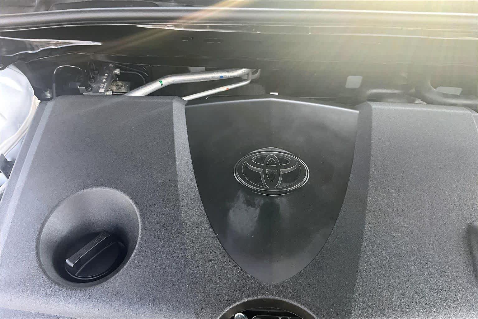 Used 2026 Toyota Camry Hybrid w/ Convenience Package FWD image 33