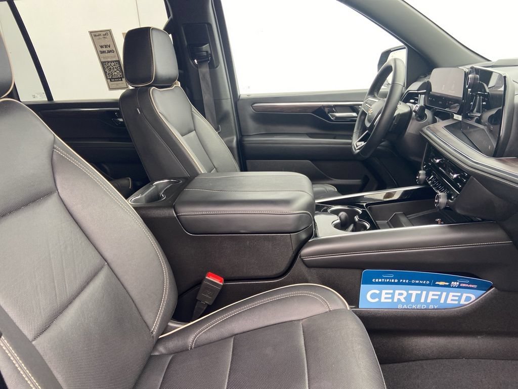 Used 2025 Chevrolet Suburban Premier AWD/4WD image 5