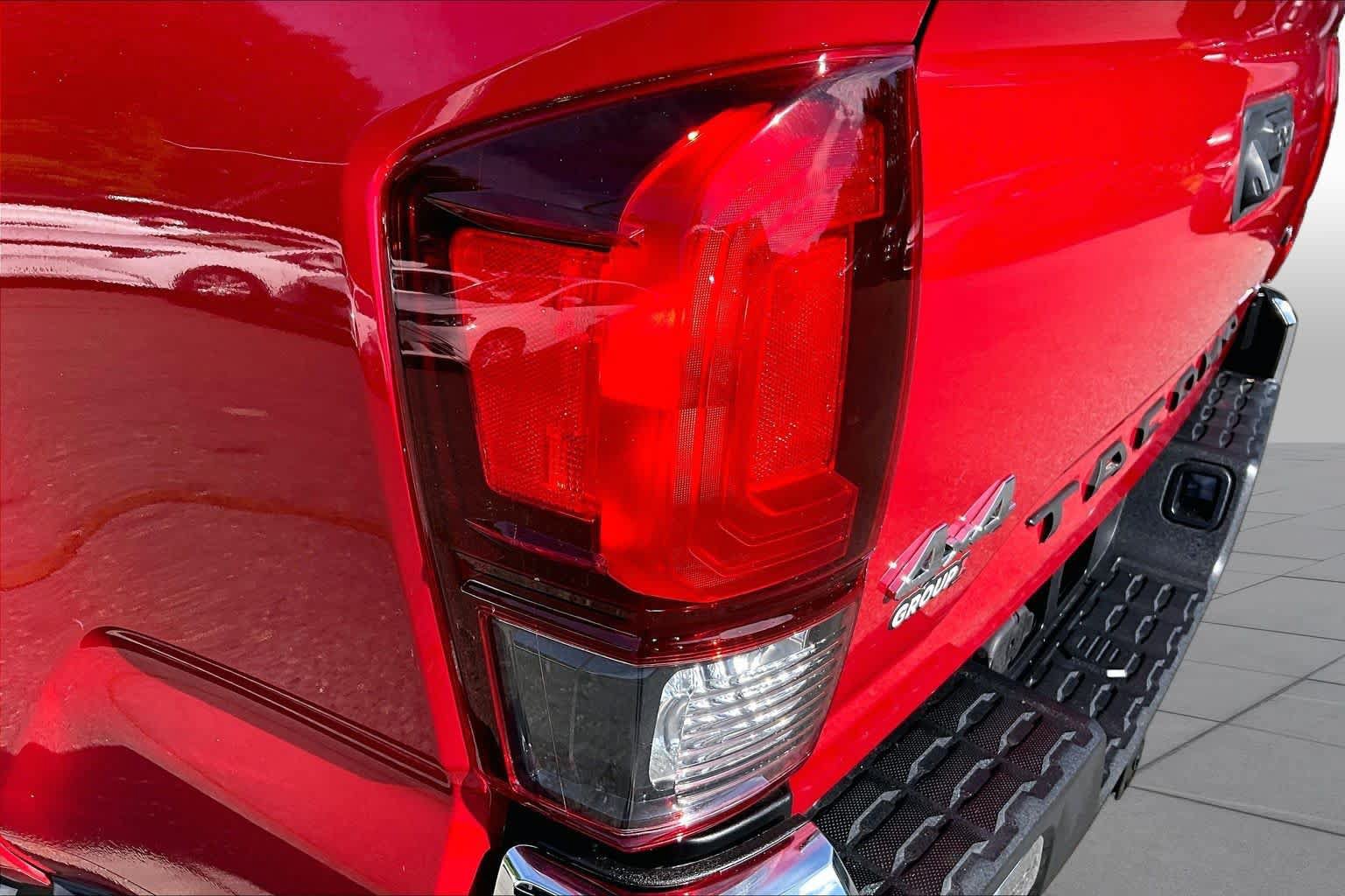 Certified 2020 Toyota Tacoma SR5 AWD/4WD image 26