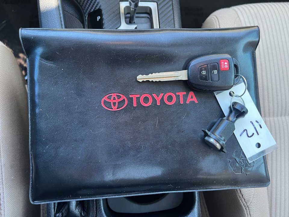 Used 2015 Toyota RAV4 XLE image 34