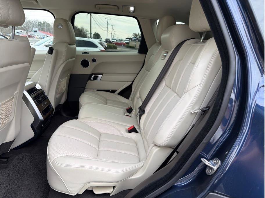 Used 2017 Land Rover Range Rover Sport HSE image 12