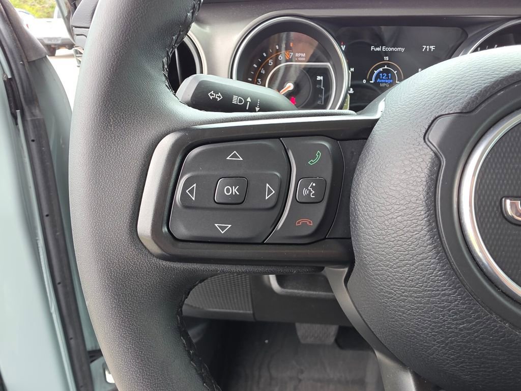Used 2023 Jeep Gladiator Willys AWD/4WD image 26