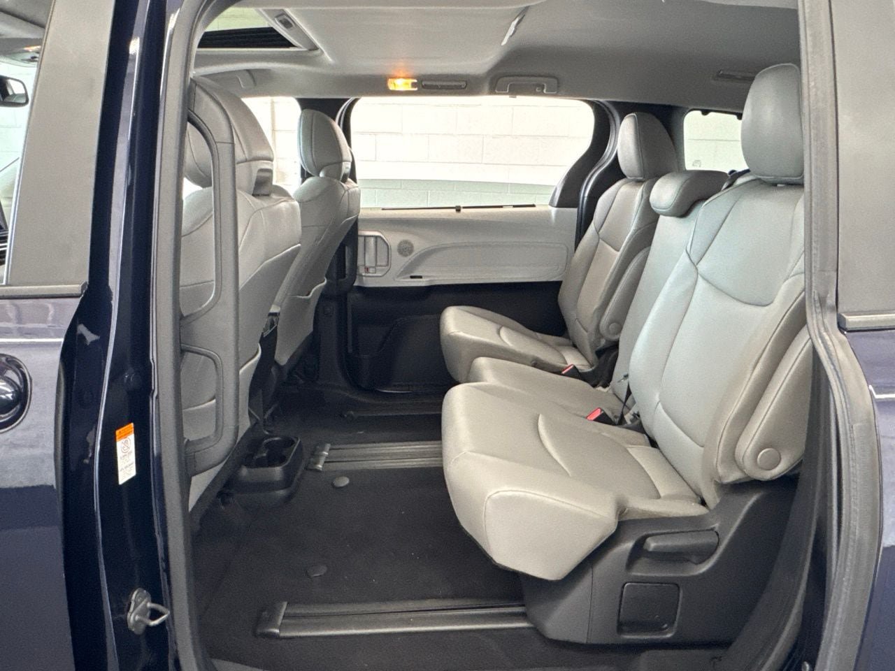 Used 2026 Toyota Sienna XLE FWD image 36