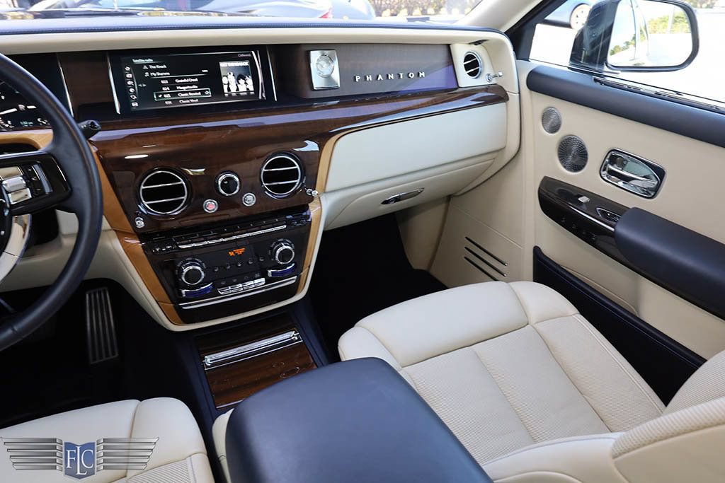 Used 2018 Rolls-Royce Phantom Sedan RWD image 34