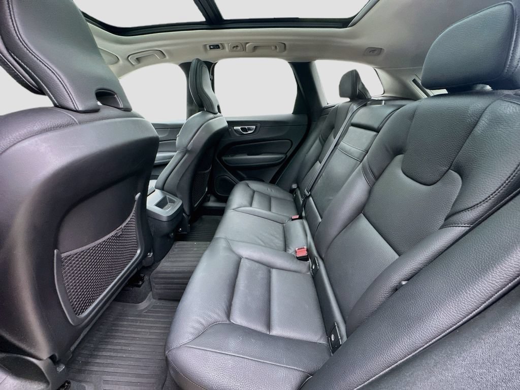 Used 2021 Volvo XC60 T5 Momentum w/ Protection Package Premier FWD image 25