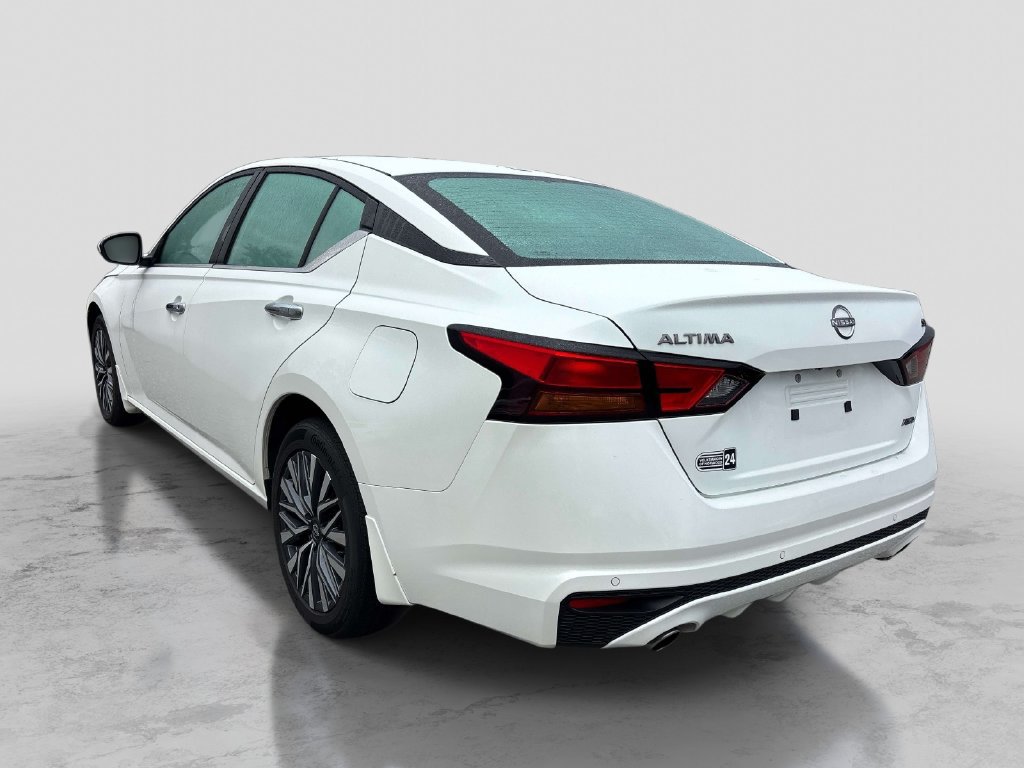 Used 2024 Nissan Altima 2.5 SV w/ SV Premium Package AWD/4WD image 3