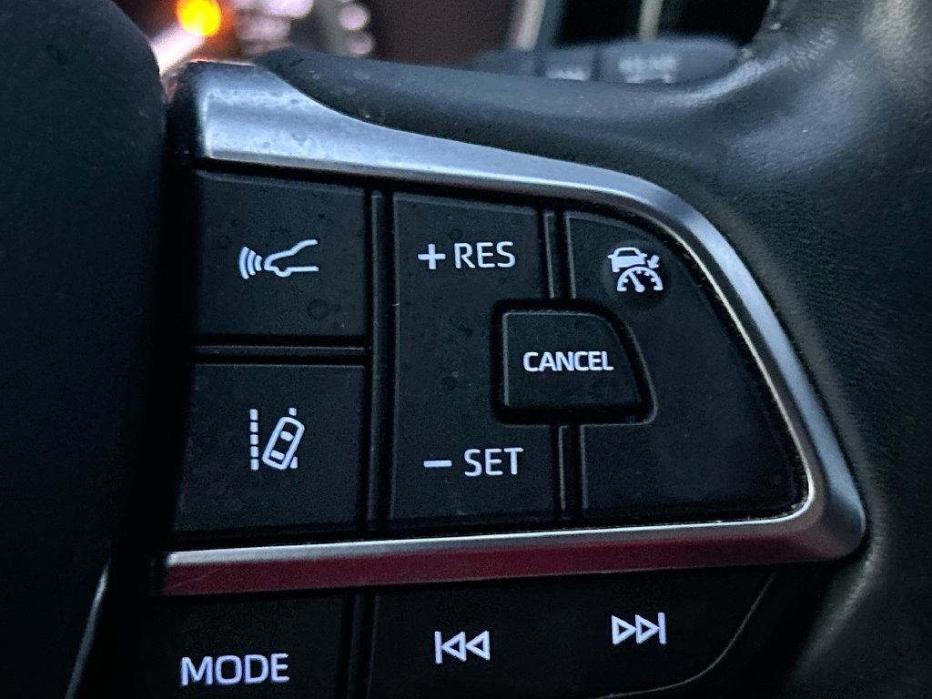Used 2021 Toyota Highlander XLE FWD image 18