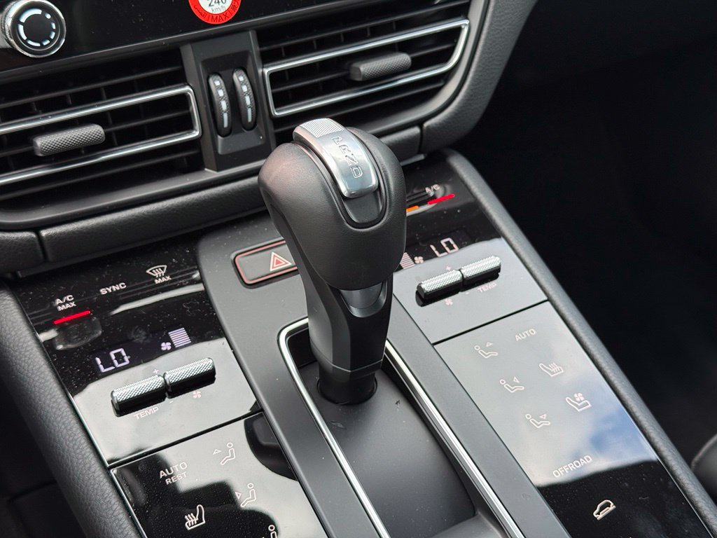 Used 2026 Porsche Macan AWD/4WD image 15